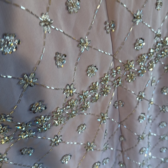 MAC DUGGAL
Pink Hand Embellished Cap Sleeve Midi Dress - Picture 13 of 16